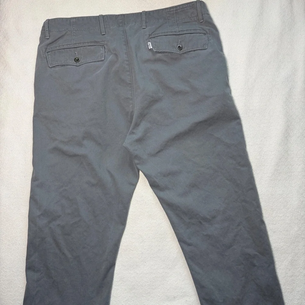 Levis Mens Chino Specifications Gray Flat Front Pants 55609-55328 39x34